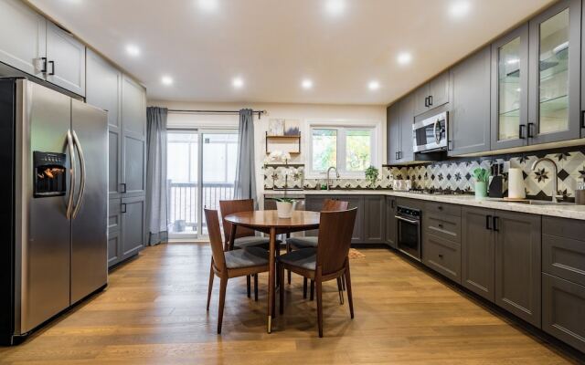Cheerful 3 bedroom w/ indoor fireplace in Toronto - 02 free parking