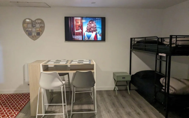Guesthouse near Charles De Gaulle Airport