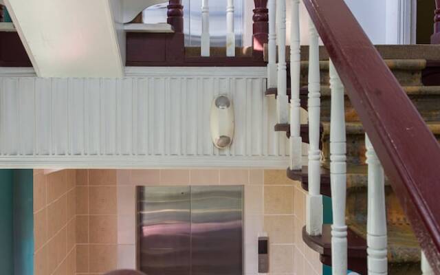 Regency Suites Hotel