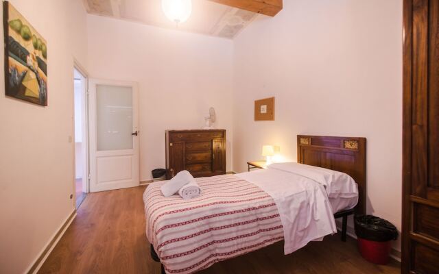 Lovely 4BD Apt 3min Walk to Ponte Vecchio