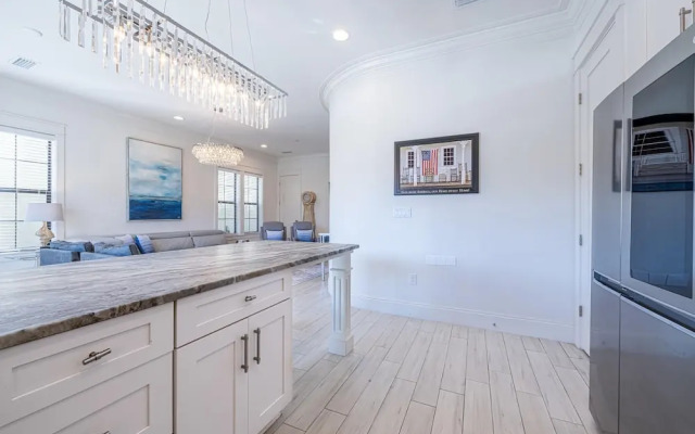 Villa Lago 1945 - 4BR 4b.5a -