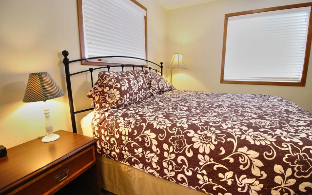 Peach Tree Inn & Suites