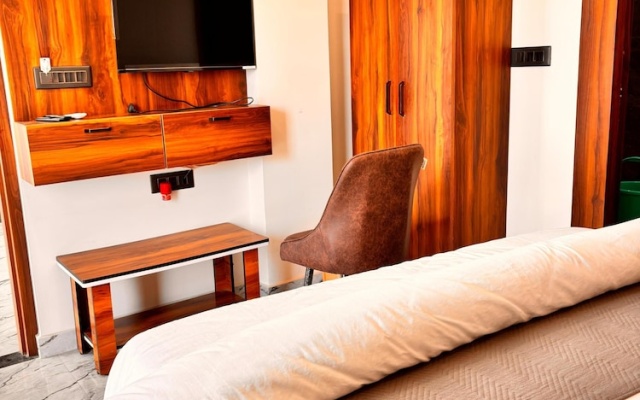 Hotel R R Tripathi