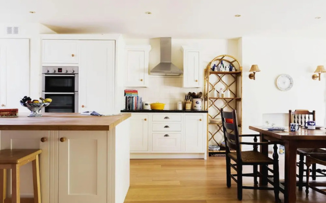 Gloucester Crescent II by Onefinestay