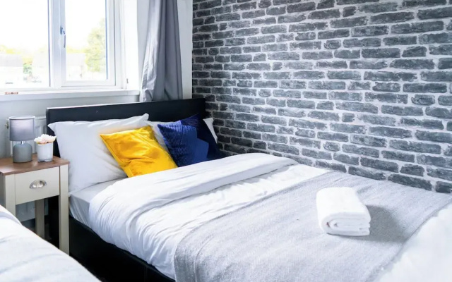 House - Sleeps 10 - Parking - Stn Close