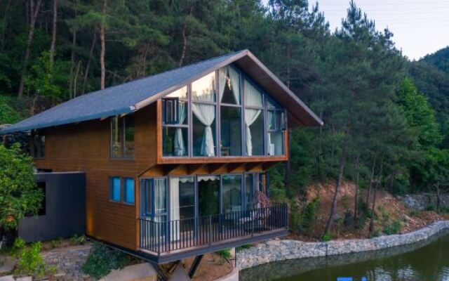 Yiyun Country House (Wudang Mountain Entrance Store)