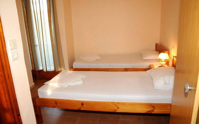 Topakas House