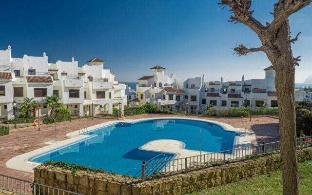 2305 - Luxury villa with sea view and pools
