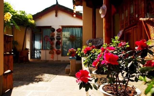 Lijiang Longzhigu Inn
