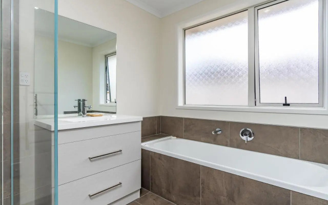 Bach near the Beach - Mangawhai Heads Holiday Home