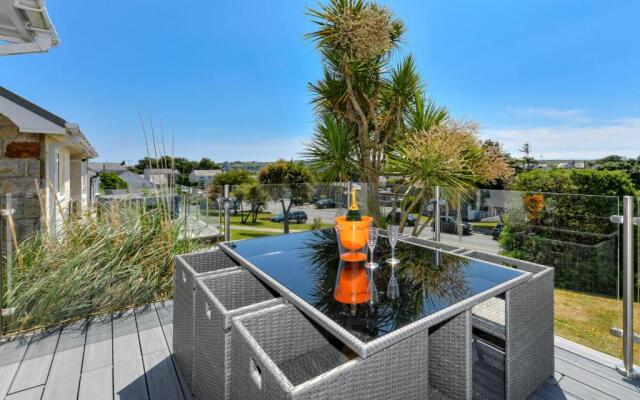 Bryn Rhosyn, 10 Cae Du