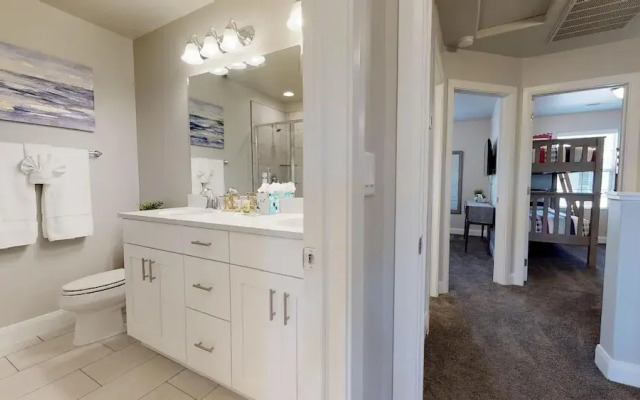 Coastal 3 Bedroom Apts by Redawning