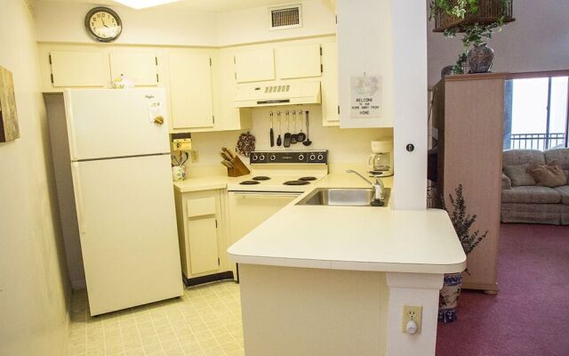 Country Club Minium 2 Bedroom Condo