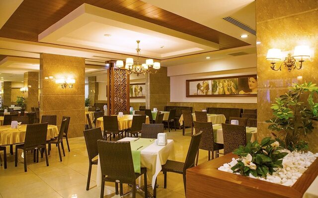 Side Aluna Hotel