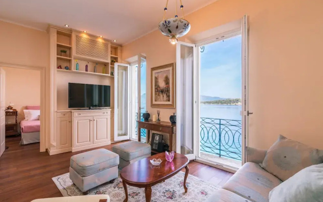 Mouragia Luxury Seaview Suite by Konnect