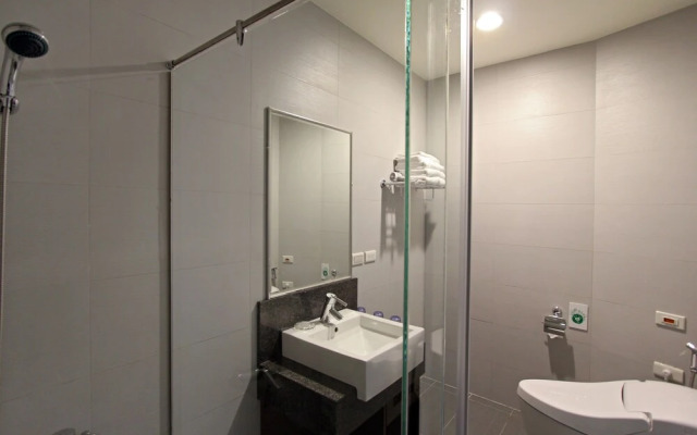 Celebrity 99 Hotel