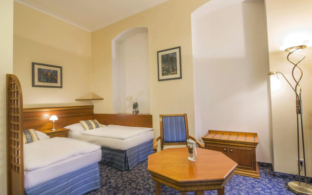 Ontario Hotel Garni
