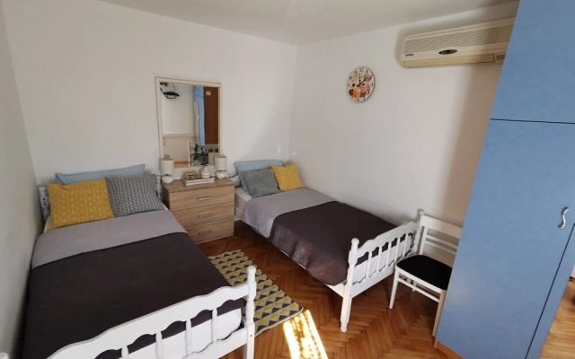 Authentic apt in Stone House, at the top Location