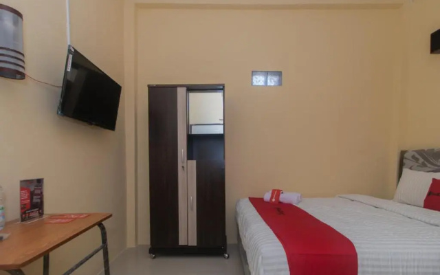 RedDoorz Syariah near Politeknik Negeri Madiun