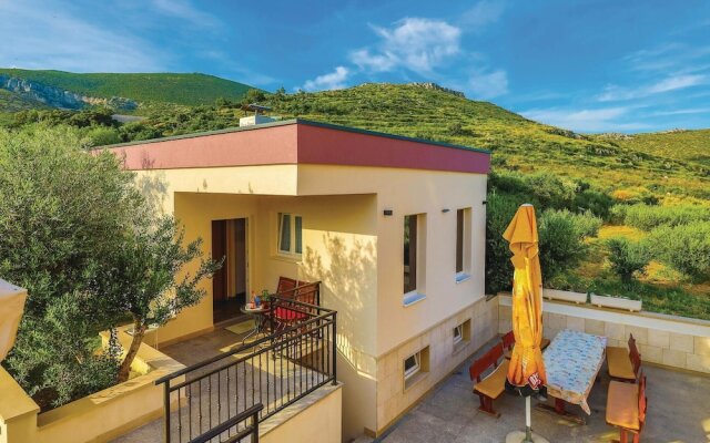 Stunning Home in Kastel Stafilic With Wifi and 6 Bedrooms