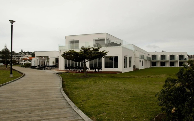 East Pier Hotel
