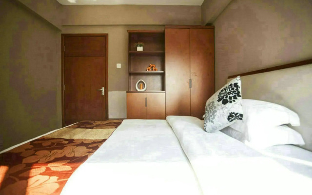 Guangzhou Peace World Apartment