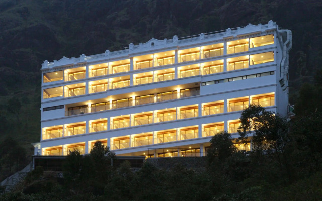 Plum Judy - The Leisure Hotel