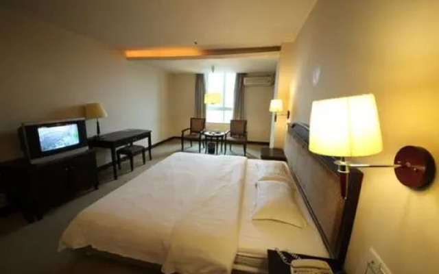 Mingyue Business Hotel(Huaqiang North subway station store)