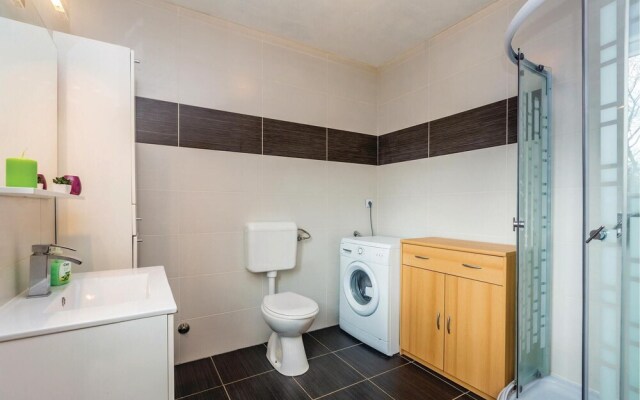Awesome Home in Kras With Wifi and 2 Bedrooms