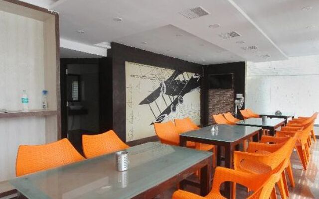 OYO 15965 Hotel Nandi Gateway