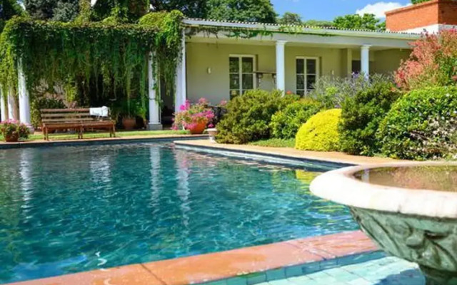 Chic Studio Nestled in Lovely Garden and Pool-2254