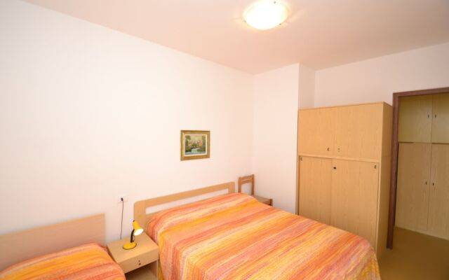 Sunny Apartment Right by the Beach