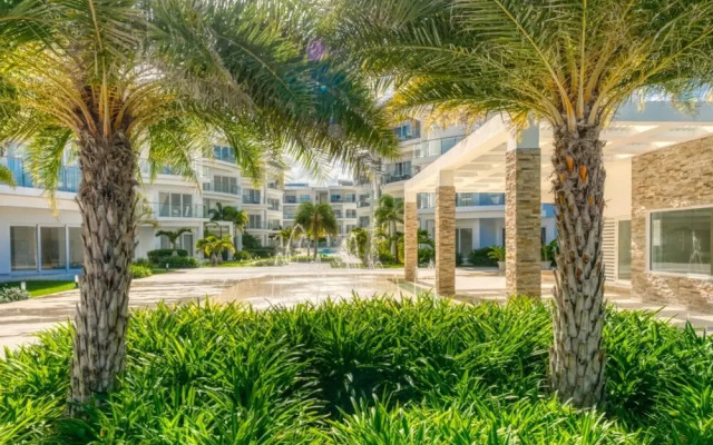 Unique Modern Apartment With Direct Beach Access