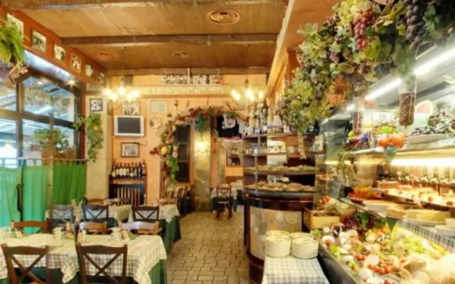 Beautiful & Cozy. With Balcony & Piano