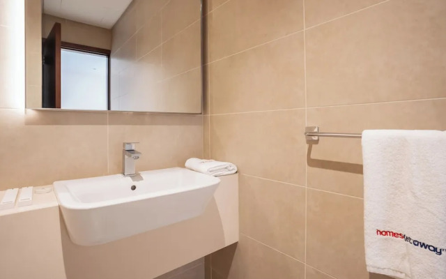 HomesGetaway- 1BR Apt in Marina Gate1