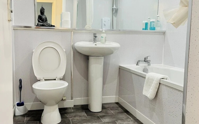 Modern 2 bed Apartment Near City Centre