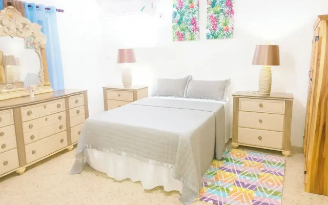 Chantal House Sleeps 8 With Garden