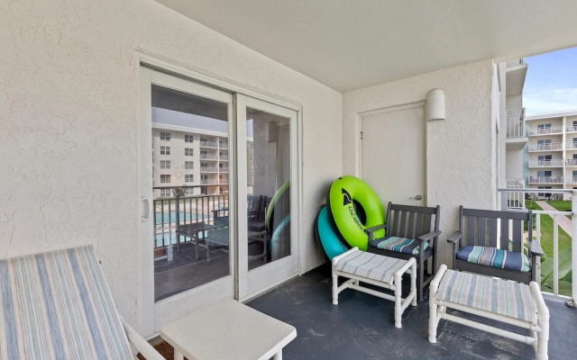 Sea Coast Gardens III 208