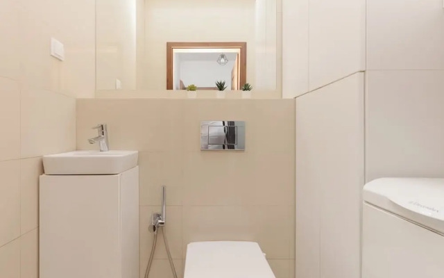 Spacious Apartment + Parking by Renters