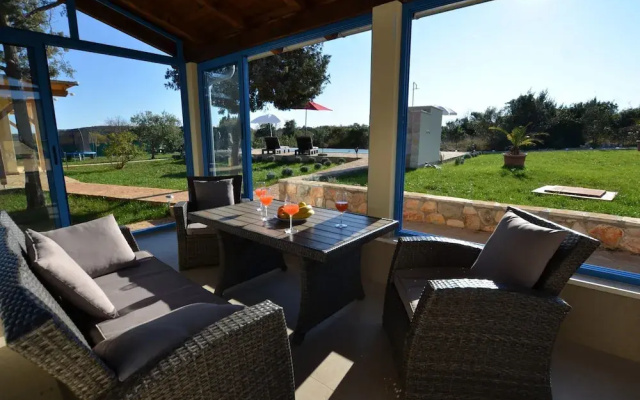 Golden and Green Acres Holiday Home With Pool and Sauna