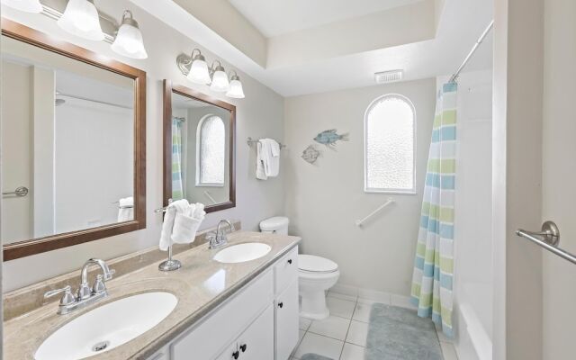 Waterfront Home With Pool and Western Exposure