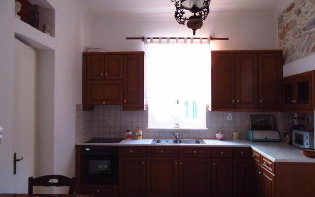 Luxury 100 m2 house in the centre of Naxos