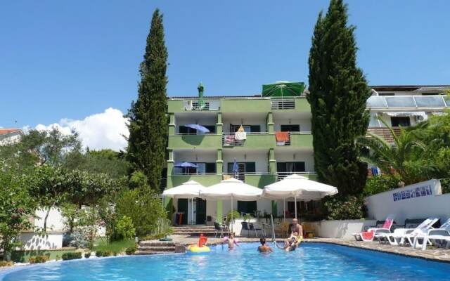 Viola - With Pool - A9