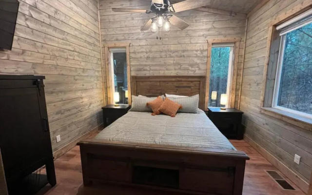 Serenity Pines-3bd/2bth, Sleeps 8, Hot tub+Arcades