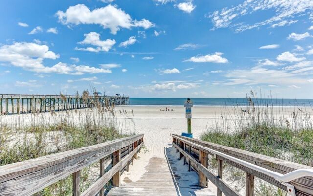 Tastefully Decorated Condo with Scenic Beach Views by RedAwning