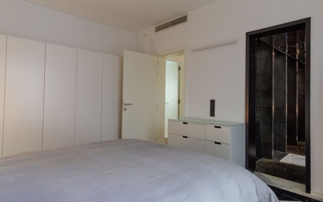 Modern-luxury in Tigne Point w Pool, Best Location