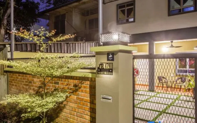 Plumeria 5BR Garden House by uBook