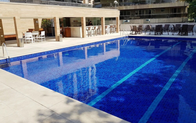 Apartamento em Cond de Luxo em Sao Conrado