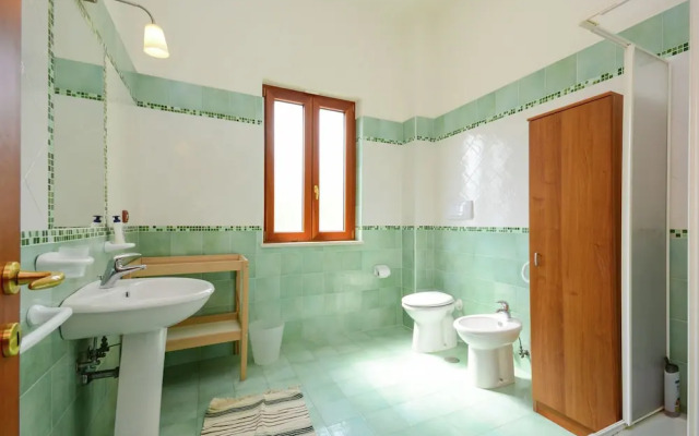 Apartment With Lovely Pool