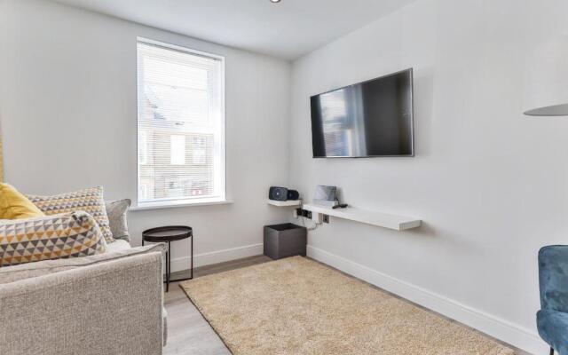 Belle House, Apt 4